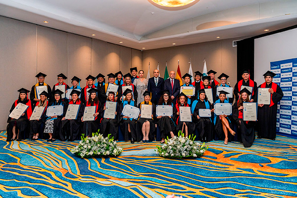 UNINI México celebra una entrega de títulos a sus estudiantes becados